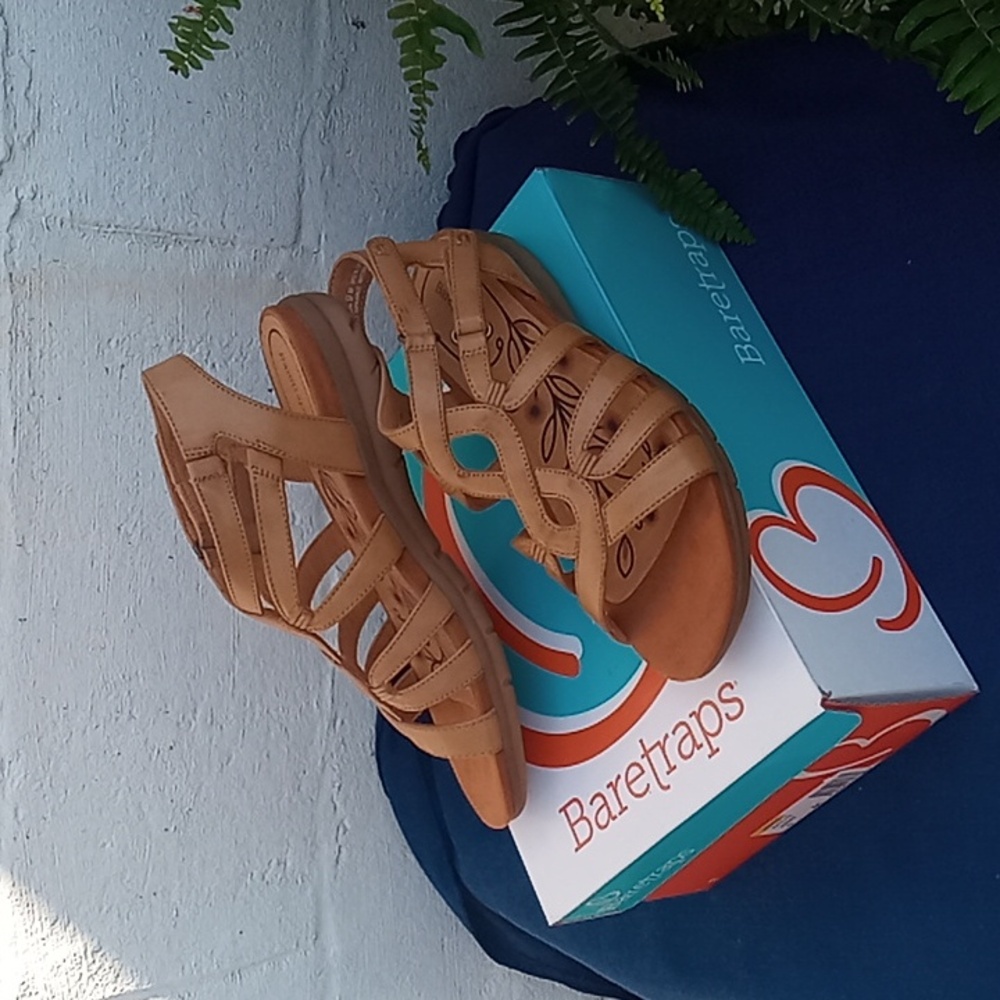 Baretraps Kaylyn Auburn size 9 M Gladiator Sandals - Picture 2 of 7